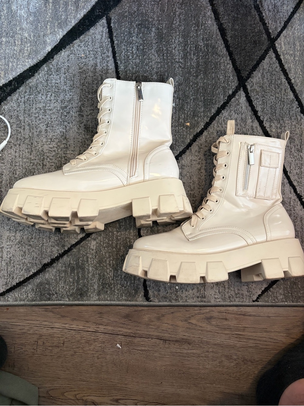 ShoeDazzle Reverie White Lug Sole Combat Boots Utility Pocket Women’s 12